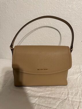 MICHAEL KORS Leather Shoulder Bag Ida Flap Purse in color camel